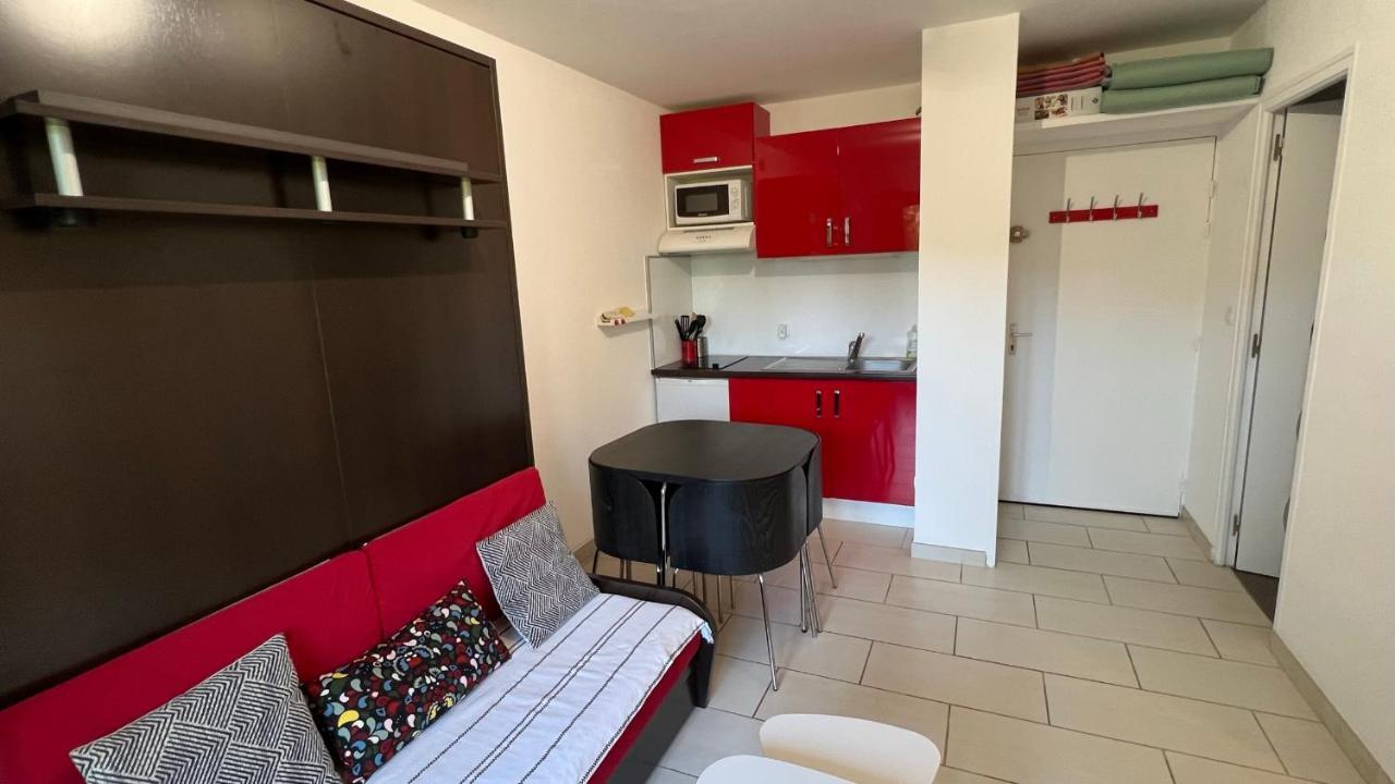 Appartement 2 Pieces Rez-De-Jardin A 2 Pas De La Plage Et De La Thalasso Cabourg Eksteriør bilde
