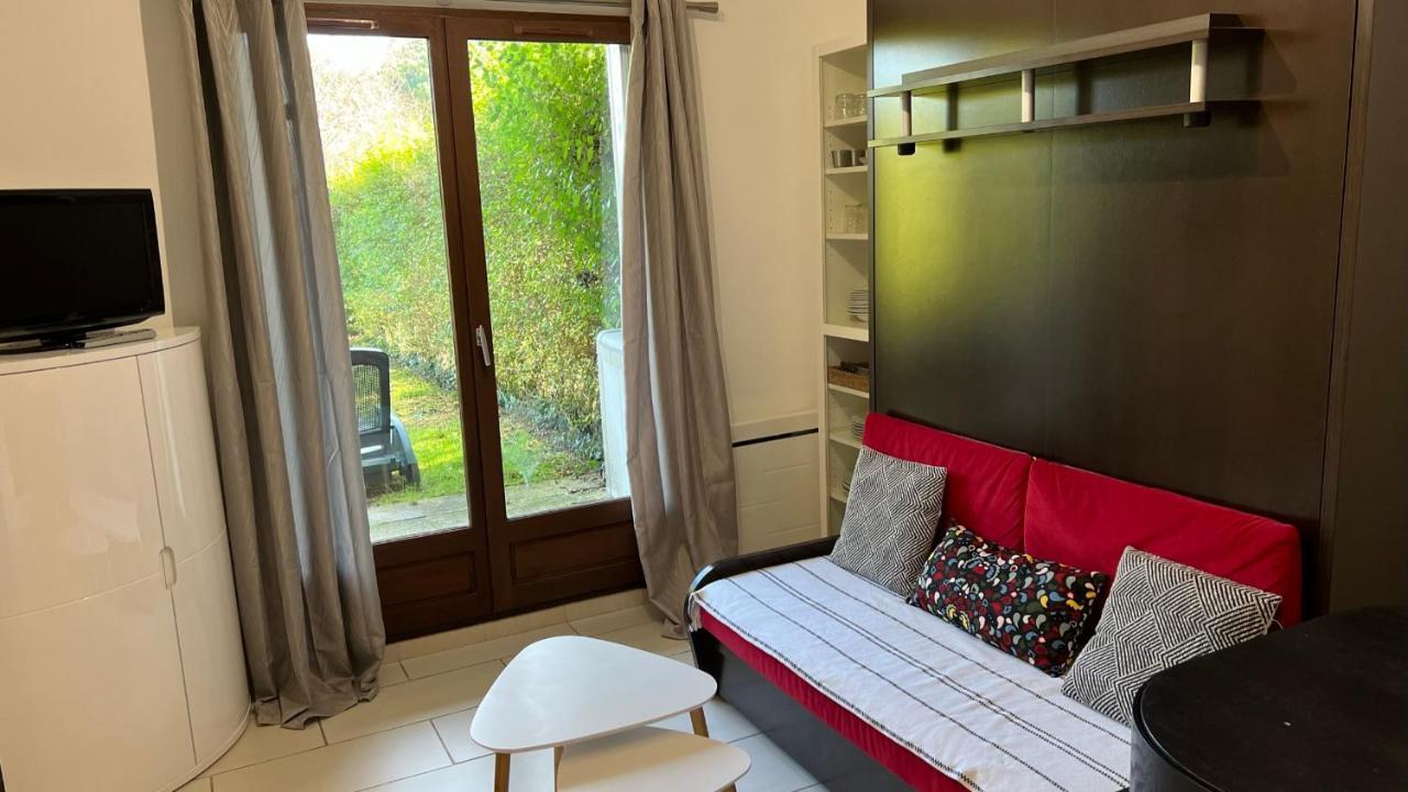 Appartement 2 Pieces Rez-De-Jardin A 2 Pas De La Plage Et De La Thalasso Cabourg Eksteriør bilde