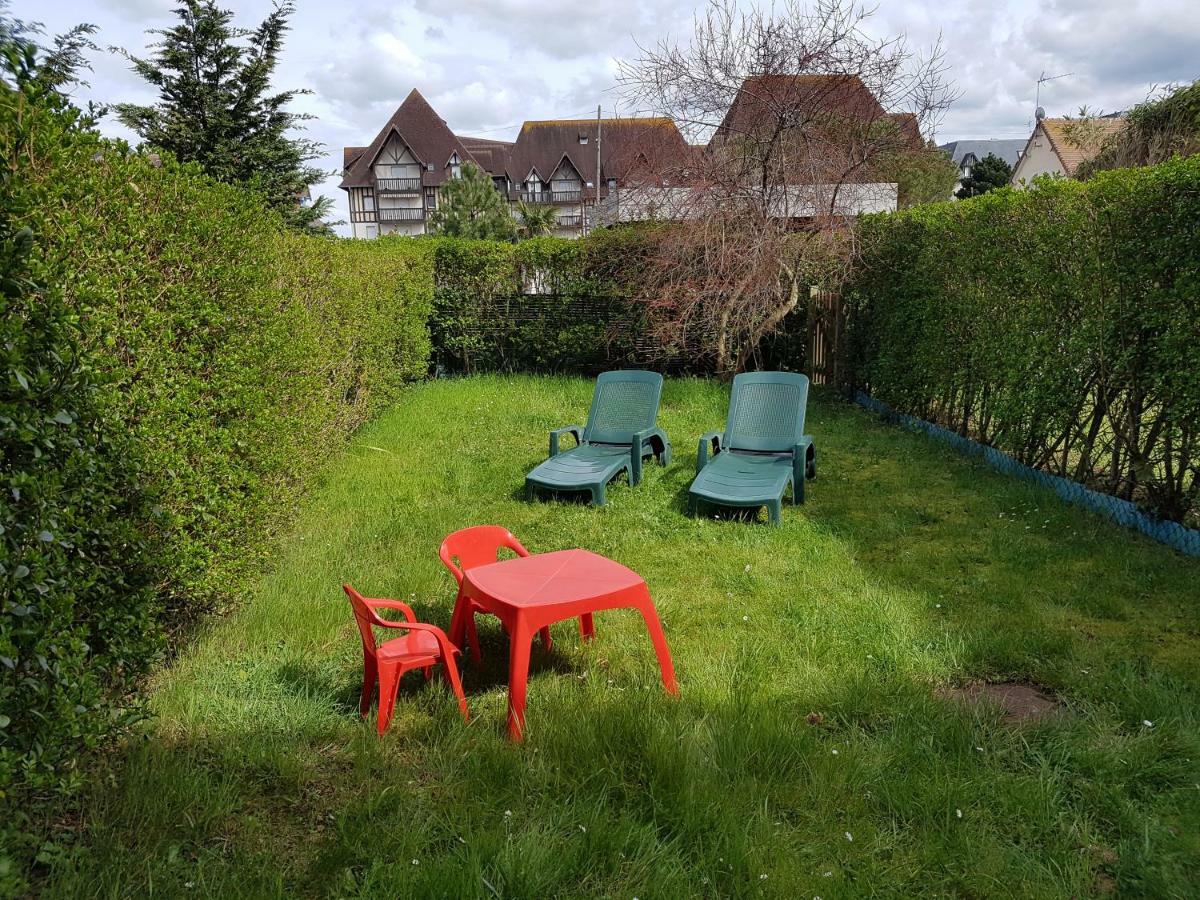 Appartement 2 Pieces Rez-De-Jardin A 2 Pas De La Plage Et De La Thalasso Cabourg Eksteriør bilde